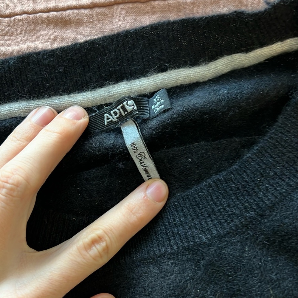 Black cashmere Apt 9 sweater size XS - Picture 2 of 6